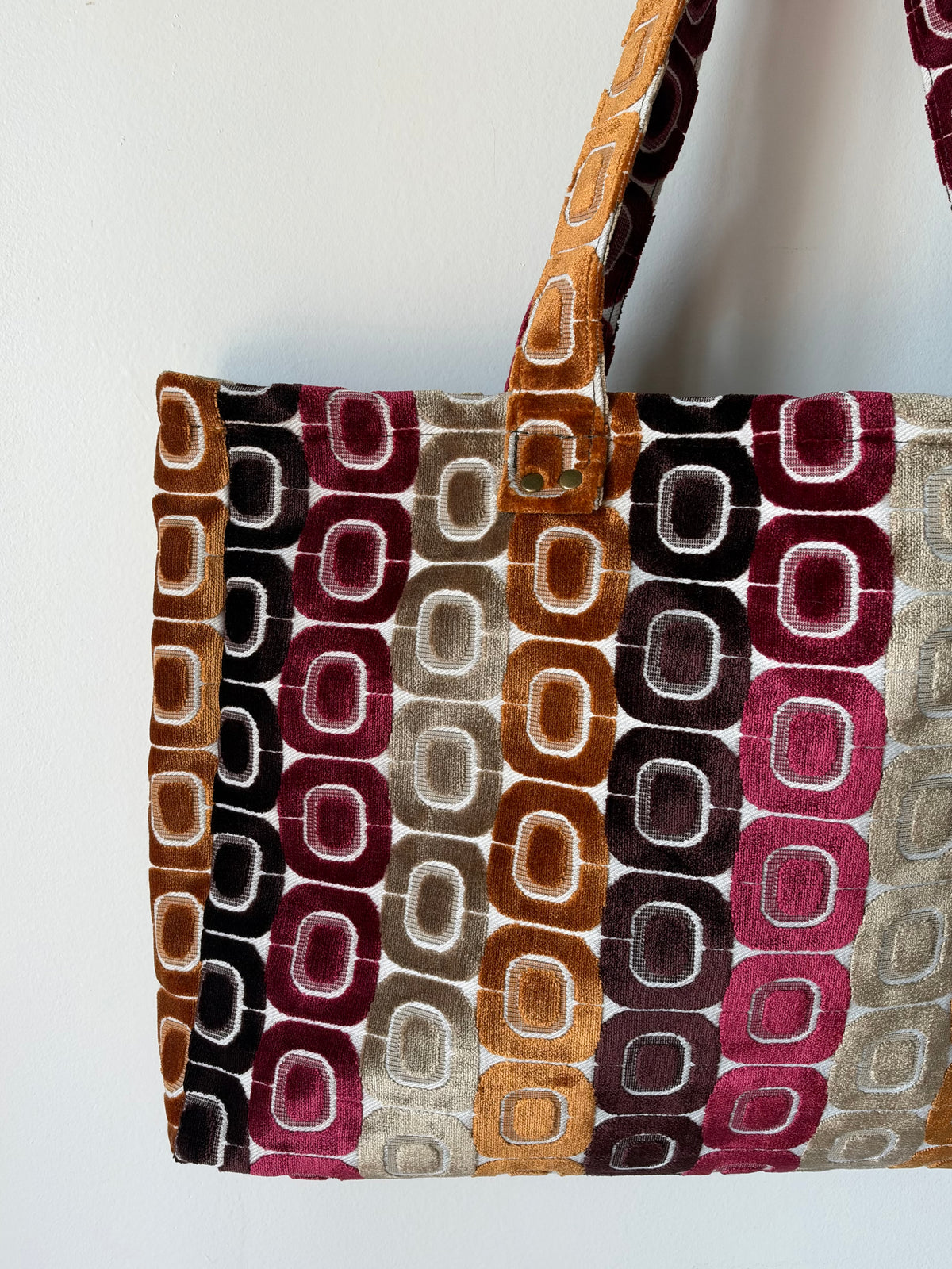 The Tote in Retro Motif