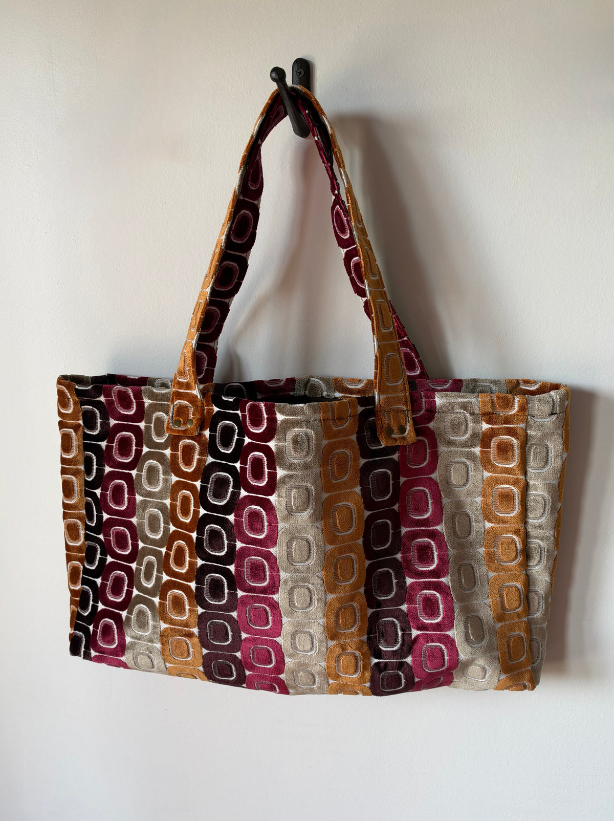 The Tote in Retro Motif