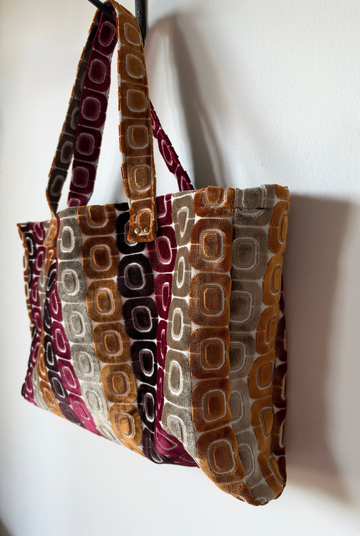 The Tote in Retro Motif