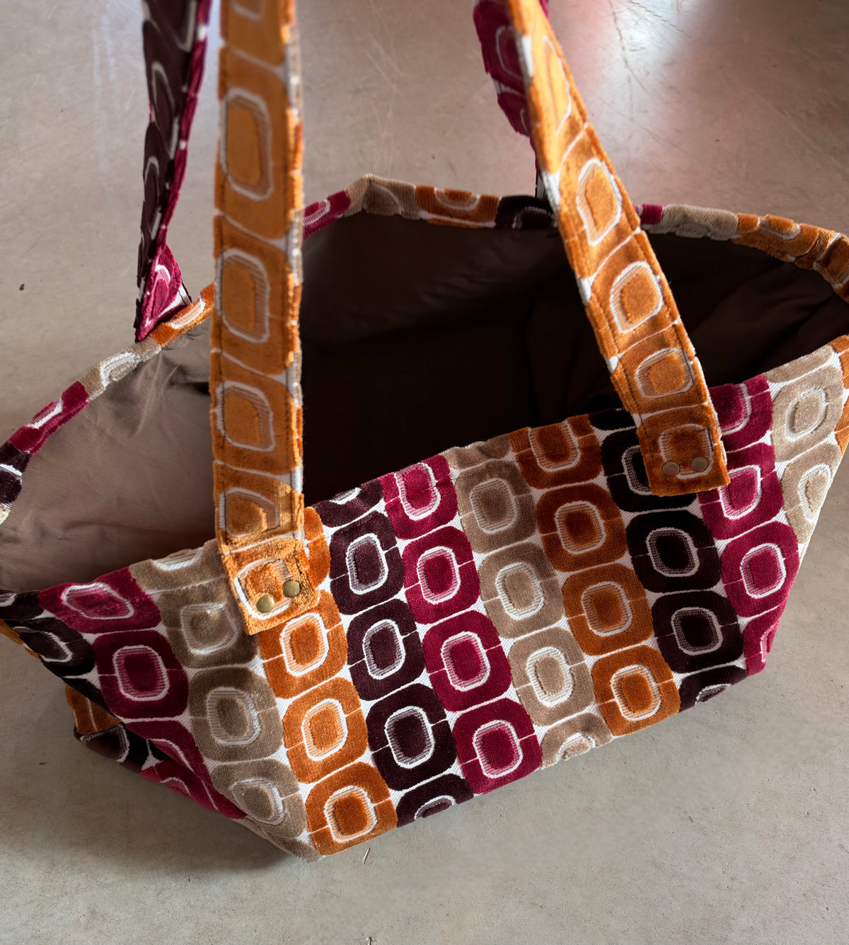 The Tote in Retro Motif
